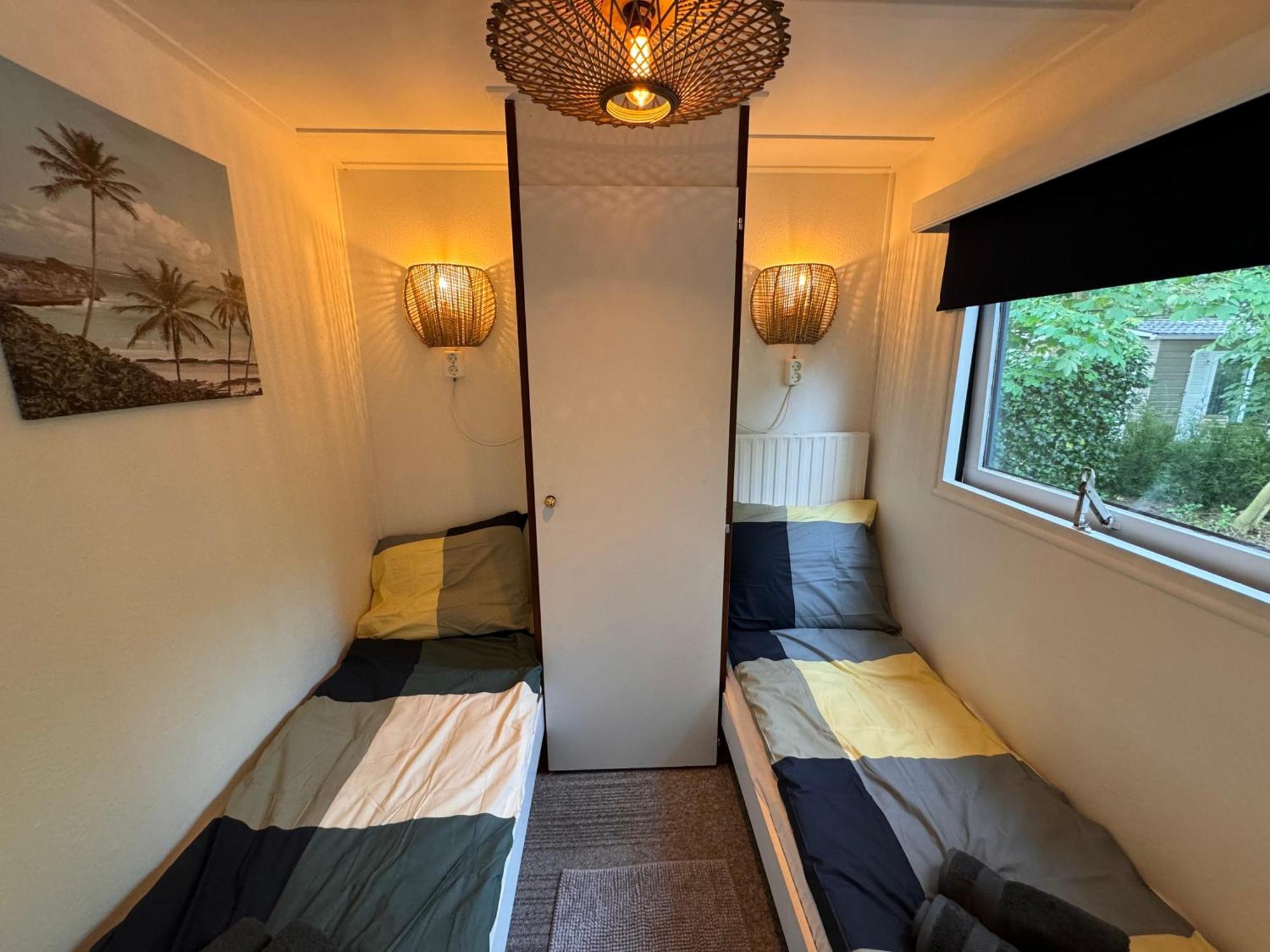 Ruim En Luxe Chalet Privetuin - Park 'De Ijsvogel' Apartment Voorthuizen Exterior photo